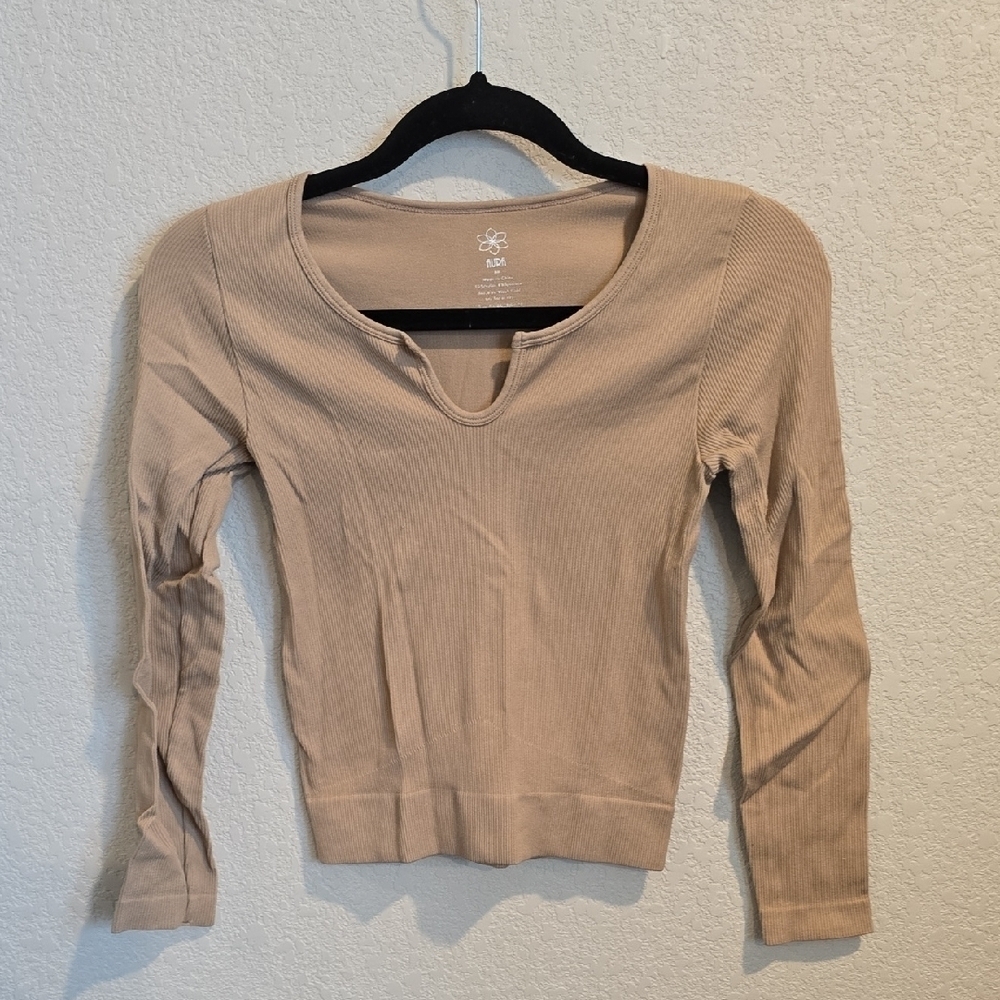 Aura Seamless Ribbed Long Sleeve Crop Top S/M - Notch Neck Tan/Beige